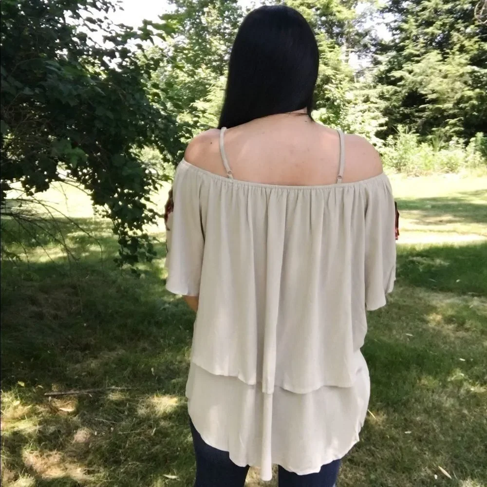 Embroidered Blouse - Picture 3 of 5